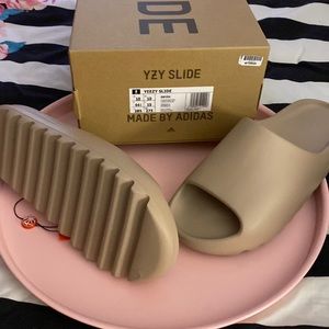 Yeezy slides Mens 10
